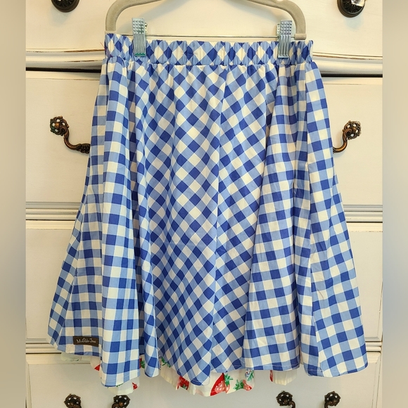 Blue gingham A-line skirt with strawberry lining by Matilda Jane, size XS - Picture 4 of 5